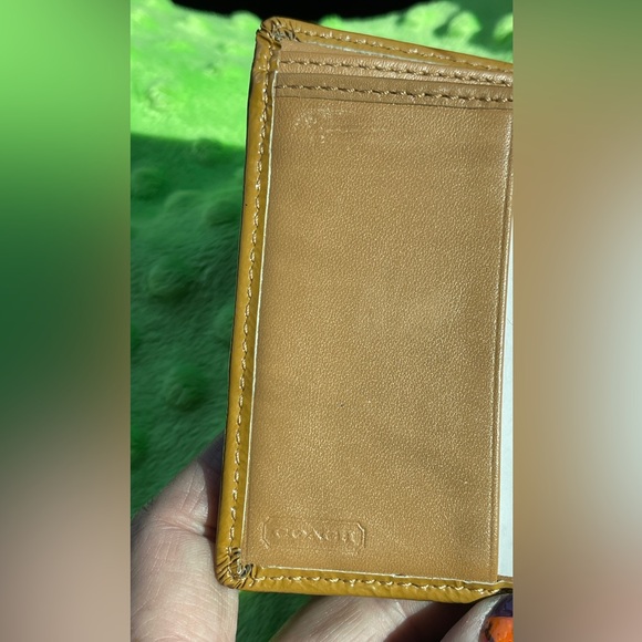 Vintage COACH women’s compact bifold wallet - Picture 4 of 9